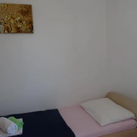 Neda Apartment *