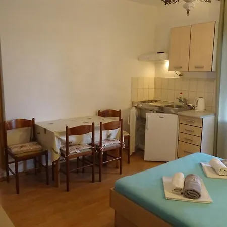 Neda Apartment *