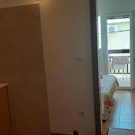 Neda Apartment *