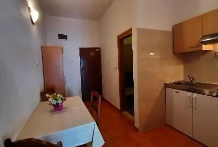 Neda Apartment *